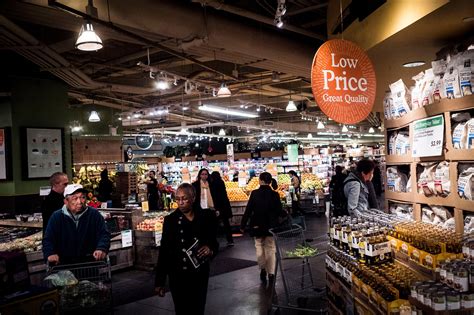 Food halls, which is a nicer way of saying "shopping mall food court with actually-good options," have become all the rage in downtown Chicago. . Best food financial district